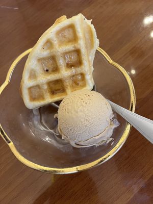(Caramel macadamia) ice cream & waffle combo   at Thanh Glado in Ho Chi Minh City