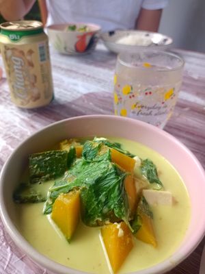 Green curry pumpkin tofu at Supranee Vegetarian Food in Koh Phayam