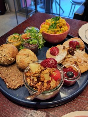 Ein veganes Frühstück mit Pancakes und Rührei at das retro. in Kiel