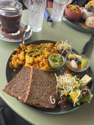 Stark in den Tag  at das retro. in Kiel