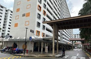 Located at corner of Blk 169 at SHU Vegetarian 蔬方斋 - Queenstown in Central Singapore