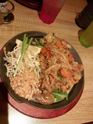 Pad thai Vegan with tofu and vegetables at Ton Mai Thai Kitchen in Vienna