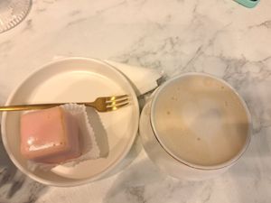 Punch cake and oat chai latte at Boutique Café Annabelle in Vienna