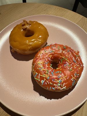 Salted caramel Erdbeere   at Brammibal's Donuts - Schanzenviertel in Hamburg