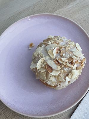 Bienenstich-Donut (Kostprobe, vegane kulinarische Schnitzeljagd)  at Brammibal's Donuts - Schanzenviertel in Hamburg