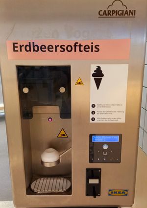 erdbeersofteismaschine (beim bistro am ausgang) at IKEA in Dusseldorf