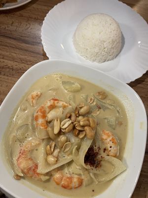 Massamam curry with vegan shrimpp #Veganuary at Noon Thai Plus Vegan in Englewood