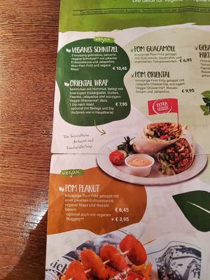 Vegan dishes clearly marked at Cafe Extrablatt - Am Marstall in Hannover