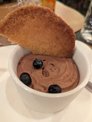 Mousse au chcolat et sablé vegan at Well in Town in Orleans