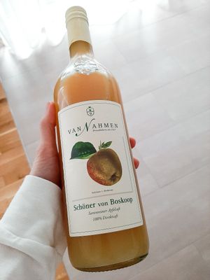 Boskoop Apfel Direktsaft at Obstkelterei van Nahmen in Hamminkeln