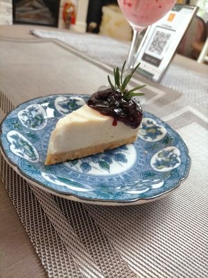 Berry cheesecake at Na Vayla Paplern-Vegan Restaurant in Bangkok