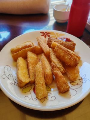 Yucca fries at Mindo Obansi in Mindo