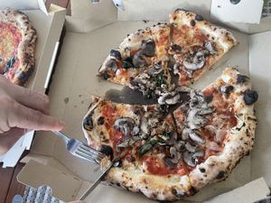 Takeout Vegan pizza   at pizza marumo in Tokyo