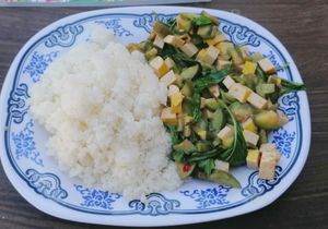 Stir Fried Chili Paste w Tofu, 40 Baht. Not spicy at all if you tell her while ordering😄very yummy! Almost same like green curry at Joy's Place in Pai