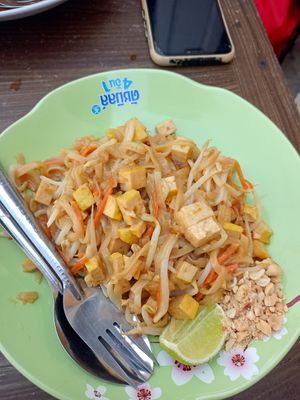 Pad thai tofu vegan at Joy's Place in Pai
