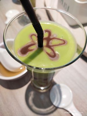 Avocado smoothie at Fortunate Taste Vegetarian Restaurant 幸福蔬食餐廳 in 