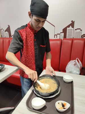 friendly staff preparing 
Signature Claypot dang-gui soya porridge at Fortunate Taste Vegetarian Restaurant 幸福蔬食餐廳 in 