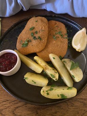 Veganes Schnitzel mit Kartoffeln  at The Keep Garden Kitchen in Salzburg