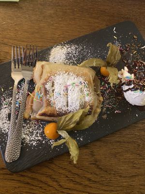 Apfelstrudel mit Vanilleeis 🍎🍦  at The Keep Garden Kitchen in Salzburg