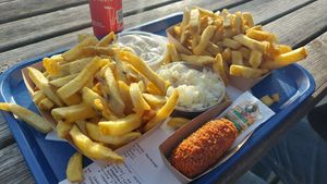 2 grote patat (1 vegan mayo 1 speciaal met vegan mayo + vegan kroket) at Vlaams Friethuis de Meeuw in Katwijk Aan Zee