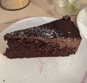 Veganer Schokoladenkuchen at Miamamia in Essen