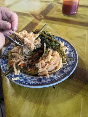 Pancit with kang kong at Nonie Villa's in Anda