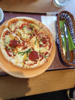 Vegetarian pizza at Prunus in Kyoto