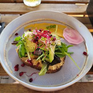 Voor de halve honger, energy boost toast at Breakaway in Sint Geertruid