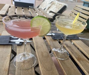 Cosmopolitan and whiskey sour: both tasty  at Breakaway in Sint Geertruid