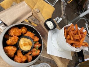 Bloemkool & zoete aardappelfrieten  at Breakaway in Sint Geertruid