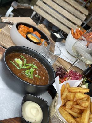 Heerlijk vegan wijntje erbij   at Breakaway in Sint Geertruid