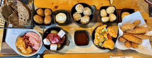 Tapas vegan borrel plank at Breakaway in Sint Geertruid