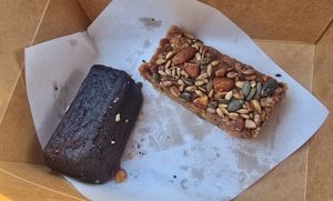 Brownie & nut/ seeds bar at Breakaway in Sint Geertruid
