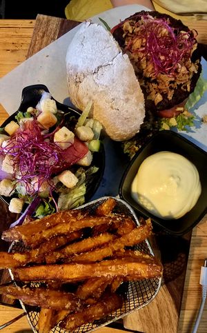 Classic burger, sweet potatoe fries and salad at Breakaway in Sint Geertruid