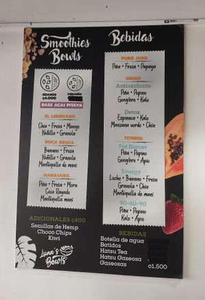 Smoothies and juices at Luna's Bowls in Liberia