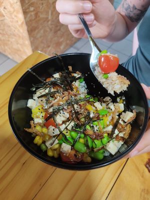 Vegan poke bowl (tofu, rice, edamame, pineapple, nori etc. with teriyaki and soy sauce) at Luna's Bowls in Liberia
