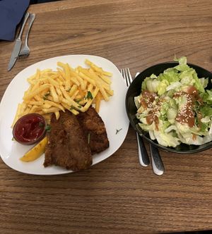 Cordon bleu with "salad”  at Cafe Erde in Graz