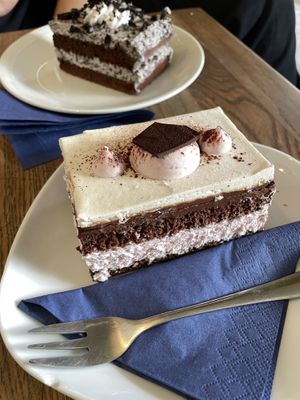 Erdbeer-Schoko-Vanille Kuchen  at Cafe Erde in Graz