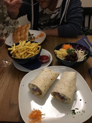 Gyros & Gemüse Wrap at Cafe Erde in Graz