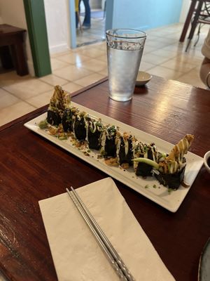 Flower Power roll  at Terrestre Cocina Compasión in San Juan