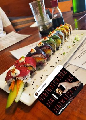 "Rainbow Roll" 8 🍣rolls a $12 (especial LGBTQ+) at Terrestre Cocina Compasión in San Juan