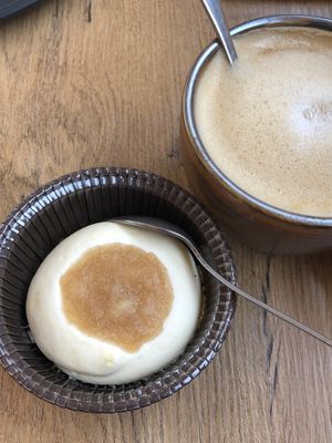 Apfel Hafer Cupcake  at SIGGIS v/gan coffee & co in Freising