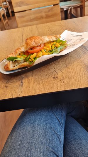 Croissant with scrambled "eggs" at SIGGIS v/gan coffee & co in Freising