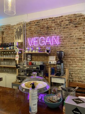 Ambiente  #Veganuary at La Oveja Negra in Madrid
