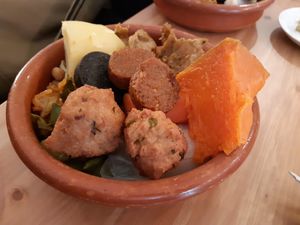 Menu of the day / Fridays / Main / Cocido completo / Ri-quí-si-mo / Super yummy! at La Oveja Negra in Madrid