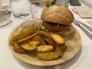 Hamburguesa Oveja Negra de soja  at La Oveja Negra in Madrid