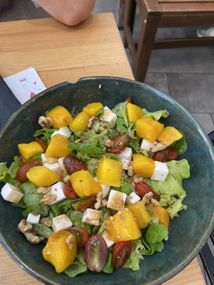 Salad 🥬  at La Oveja Negra in Madrid