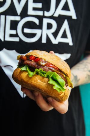 chutney burguer at La Oveja Negra in Madrid