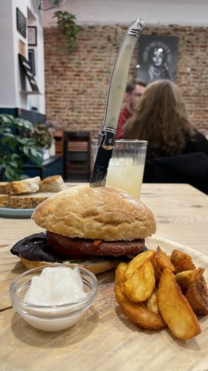 Chutney Burguer  at La Oveja Negra in Madrid