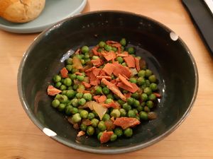 Menu of the day / Starter / sautéed peas & vacon at La Oveja Negra in Madrid